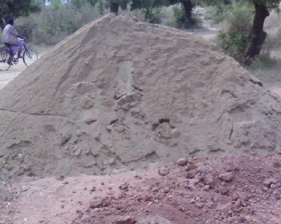 Construction d'une piste rurale;sable pour radier