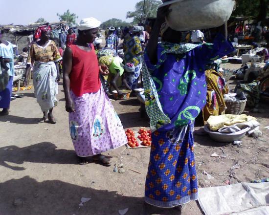 Afluence: marché de Komsilga