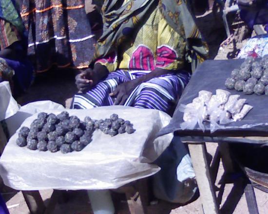 Marché de Komsilga: le soumbala