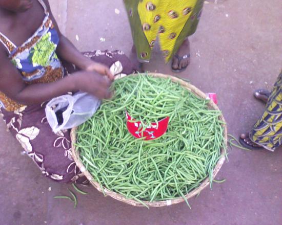 Bobo Dioulasso:haricot vert à 150fcfa (environ 0.23 Euro) qui dit mieu