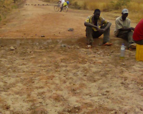 Construction d'une piste rurale;démolition de radier