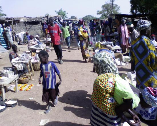 Afluence: marché de Komsilga