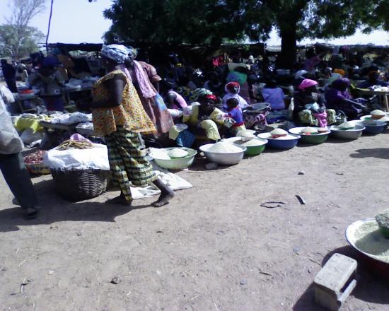 Afluence: marché de Komsilga
